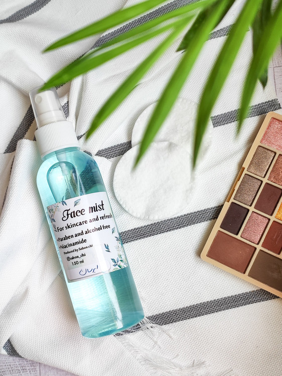 اسپری آب یا میست صورت مرطوب کننده