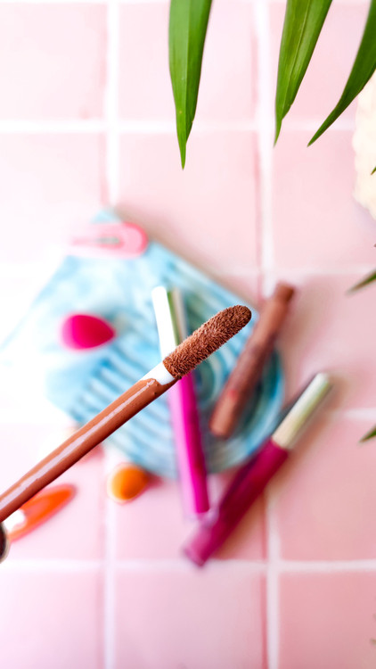 رژگونه مایع بااستفاده راحت