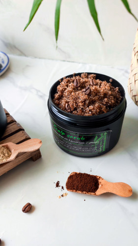 اسکراب کف سر حاوی کافئین، روغن سبوس برنج کمک به رشد مو