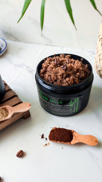 اسکراب کف سر حاوی کافئین، روغن سبوس برنج کمک به رشد مو